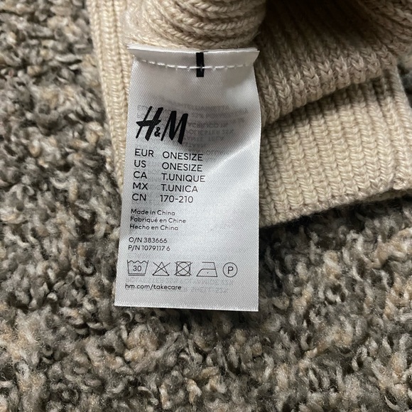 cute hand warmers with thumb hole - Picture 2 of 2